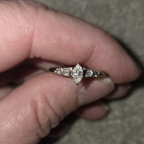 Kay Jewelers Silver Marquise Cut Ring Size 7 - Picture 2 of 5